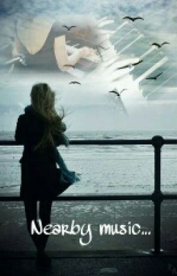 Рядом музыка...