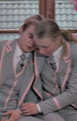 Две блондинки Индиго не поделили