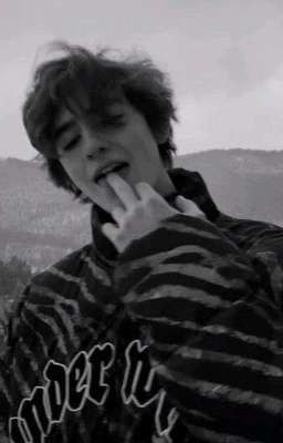 он же наркоман и агрессивный,как ты его полюбила!? Киса и Ти