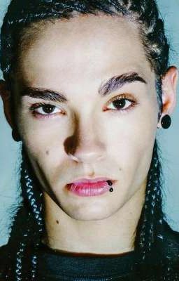 Красивый мотоциклист