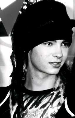 Враг который по ошибке теперь мой сосед по комнате | Том Каулитц