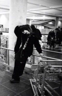 он слишком настойчив 