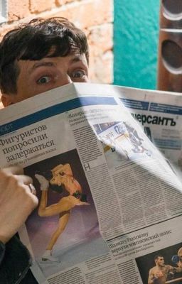 Яркими духами мне дурманишь голову