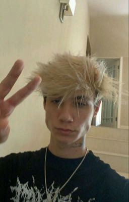 так плотно засела