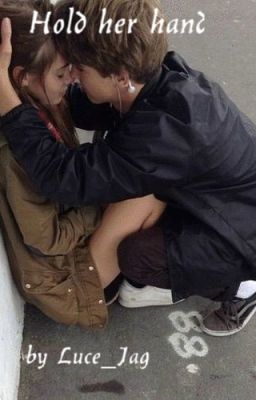 Держи её за руку. 