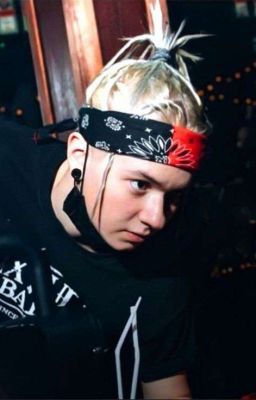 Неродная сестра.