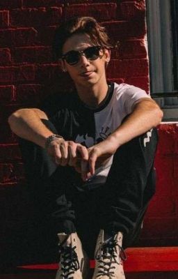 ФАНФИК ПРО ПЕЙТОНА . От Москвы до Королины проще говоря от Подруги до Пейтона . 