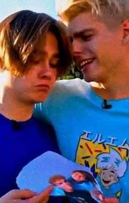 Радужные Бывшие Друзья(Теперь Пара)