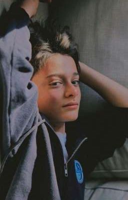 За окном сирени...