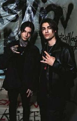 Малышка ревнует 