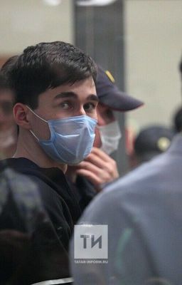 Прикрывая свои чувства..