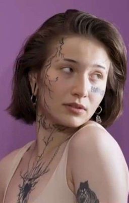 Фан-встреча,с прекрасной девушкой)