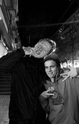 Малышка, держись от него подальше