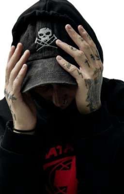 малышка, любит дилера 