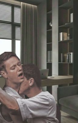 - Мальчик, гей клуб в соседнем здании.