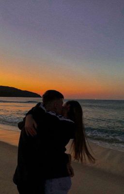 Любовь повисла над нами