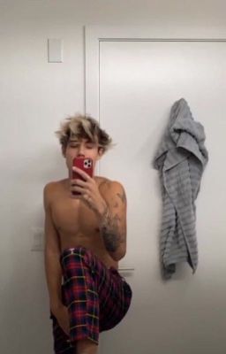  Т/и нашла свою любовь когда он захотел застоелить тебя🙃