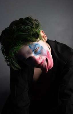 убийца в заброшенном игрушечном заводе