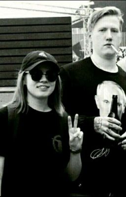 Ты мой друг. Нет, я твой парень!