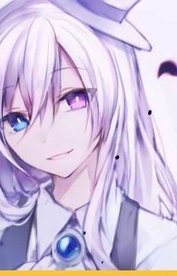 Малышка в темном дворецком..