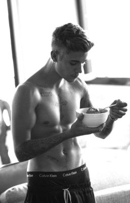 Малышка любит дилера