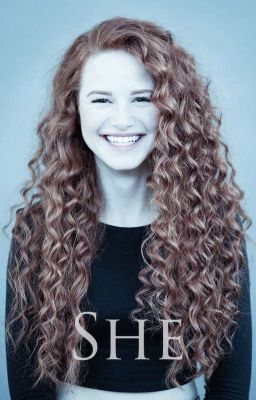 Она