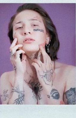 ну же поцелуй меня в лунном танце.