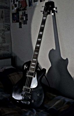 Любовь к гитаре, увлечение музыкой.