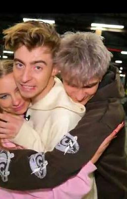 Были просто друзьями, а стали семьёй. ( Завершено)