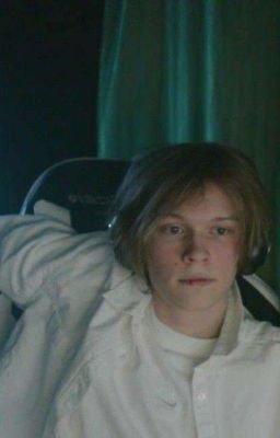 Мой сожитель стример? 