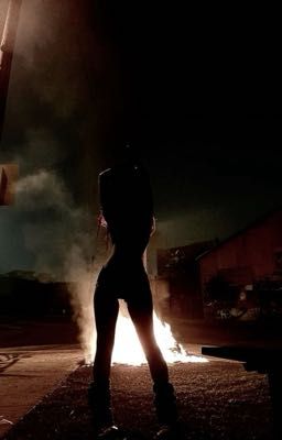 "я-преступница, а он-детектив.."