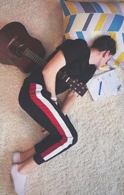 Такой милый и романтичный музыкант,но такая мразь внутри.