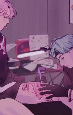 Омега с тату.