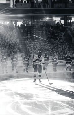 Шайба. Микрофон и сердце.