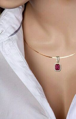 Кроваво-красный рубин.