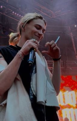 почему именно он?|18+