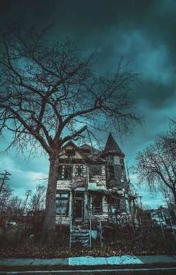 Оно шепчет там,за дверью