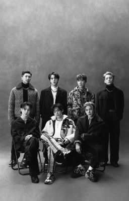 2 группы, 1 история