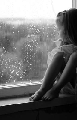 Девочка с большими карими глазами