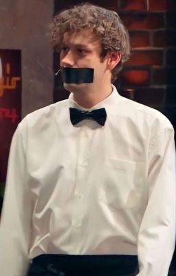 любовь официанта и посетителя..