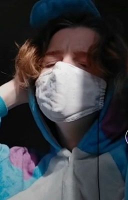 Пара в масках