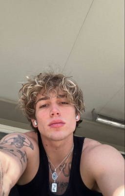 Он просто друг брата..)🔞🩷(ЗАКОНЧЕН!)