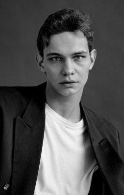 Незнакомка, которую я обязан узнать. (T.V.)