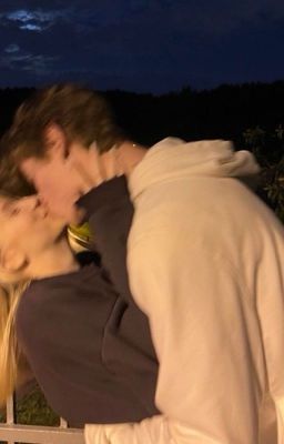 Не влюбись в меня, малышка)