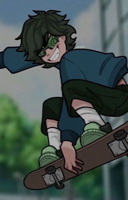 Очочки зелененького цвета. А также в главных ролях конченный идиот