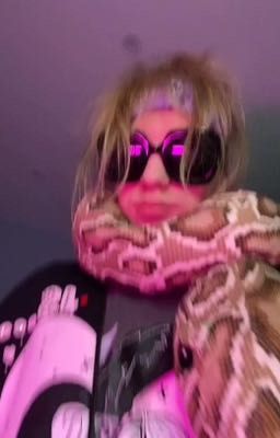 богато жить не запретишь 