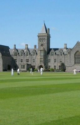 Жизнь в колледже вампиров "Mamae"