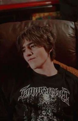 Девочка,бегающая за мной,с 5 класса...