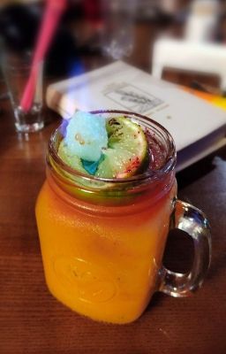 Мы откричали в опустелых барах